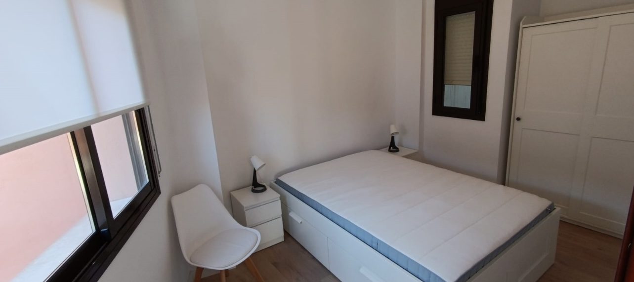 Reforma virtual de dormitorio: la estancia antes